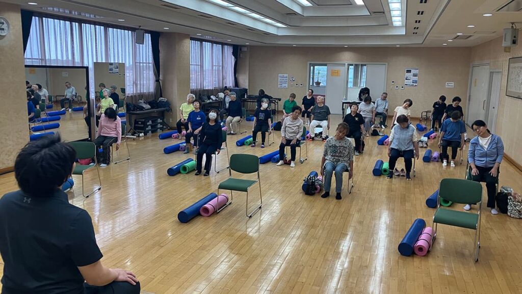 日立市助川交流センターピラティス教室のレッスン風景